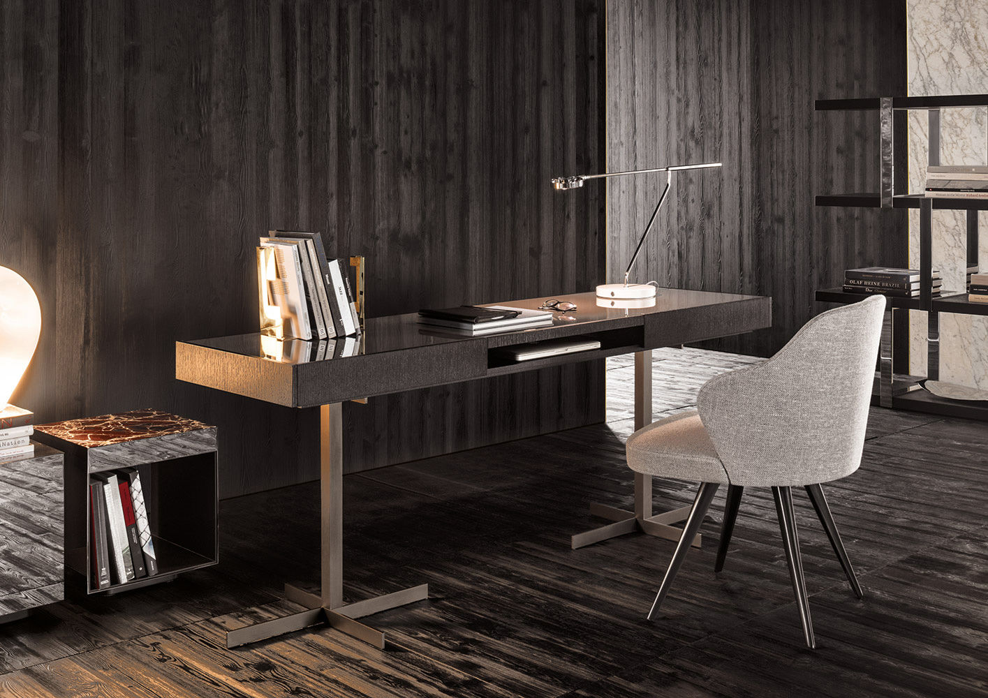 Close "writing desk"