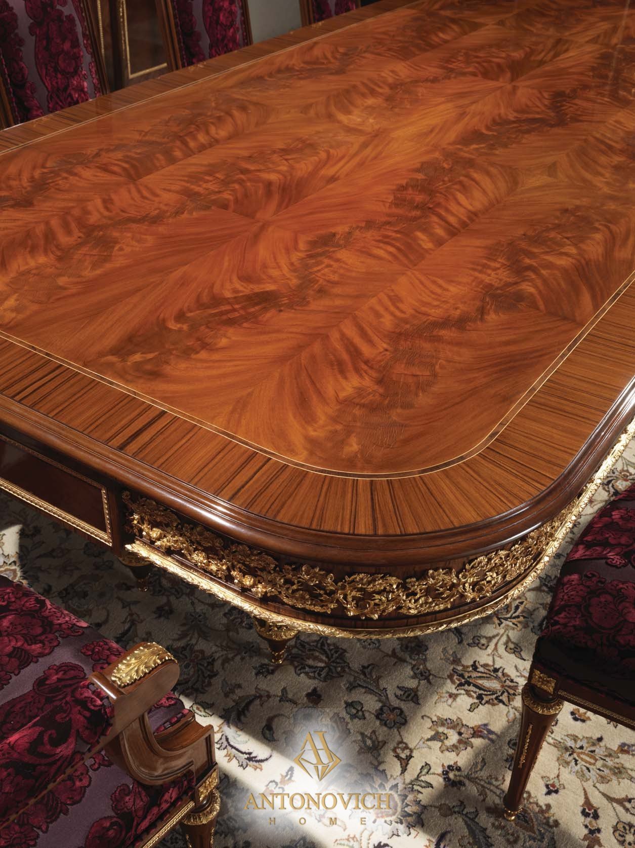 Стол LIPPI с бронзовым декором итальянской компании Angelo Cappellini