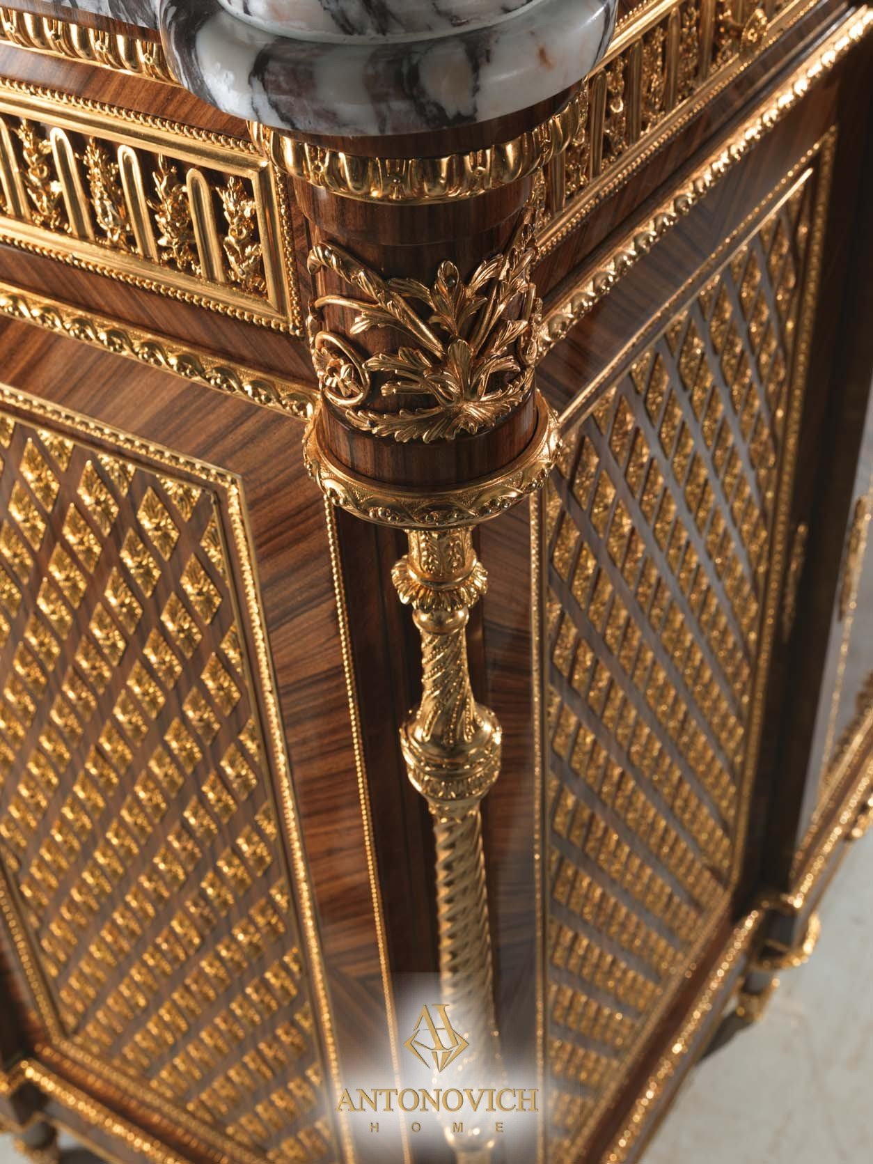 Декор. Буфет LIPPI с бронзовым декором и мраморной столешницей Angelo Cappellini