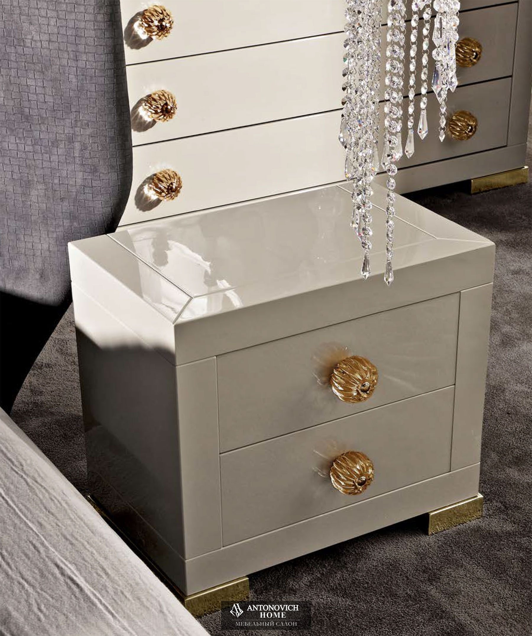 Тумбочка со стальной основой, отделка золотом Dоlfi спальня  FD Collection