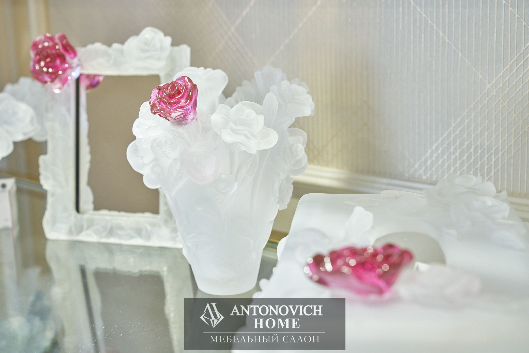 Milano glass аксессуары (белые) 5 ваза розы Antonovich Design Studio (astana, Kazakhstan)